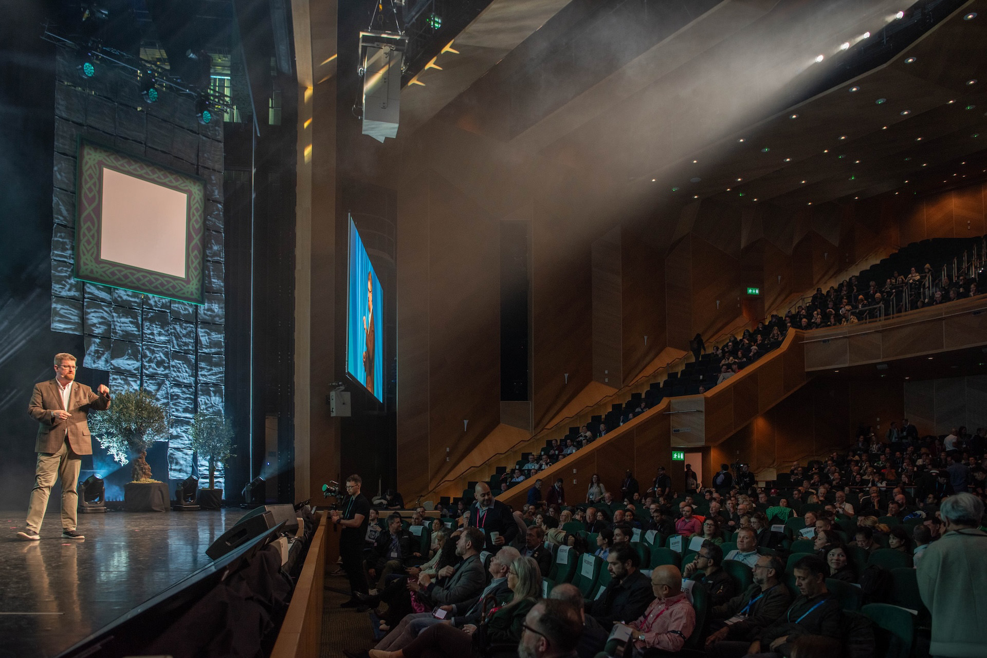 Main stage, full house